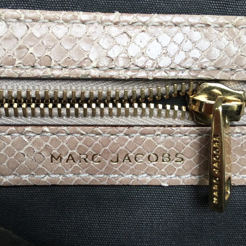 MarcJacobs Python Effect Quilted Stardust Beat Bag - Picture 3 of 8